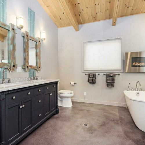 Master bedroom ensuite bathroom has beautiful finishing's, standup shower and luxurious deep bathtub.